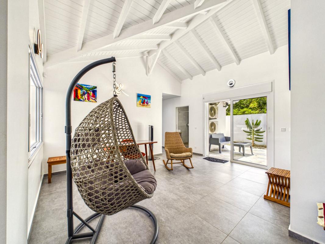 27.Location villa piscine Saint François Guadeloupe_Espace bureau